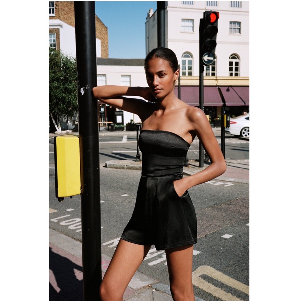 NWT ZARA Satin Effect High Waisted Bloggers Fav Short Black Large